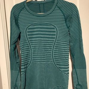 Lululemon Tech long sleeve - size 8.